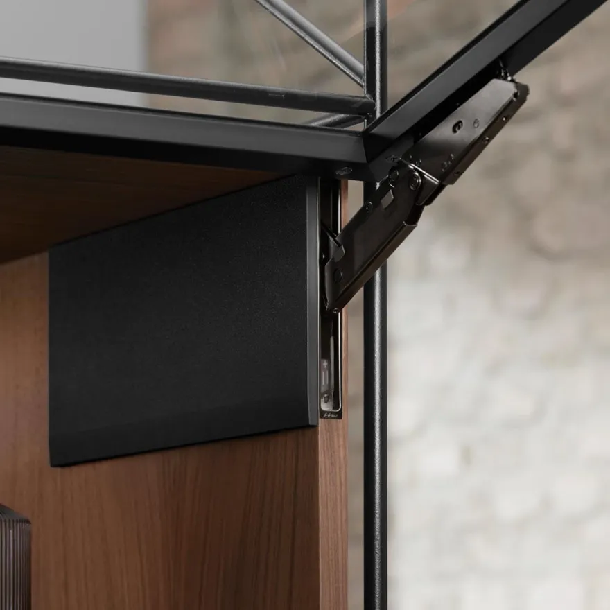 Aventos BLUM HKI modelo minimalista embutido al canto para puertas abatibles