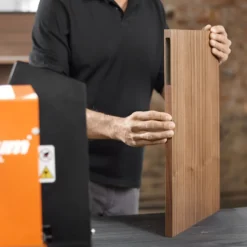 Aventos BLUM HKI modelo minimalista embutido al canto para puertas abatibles