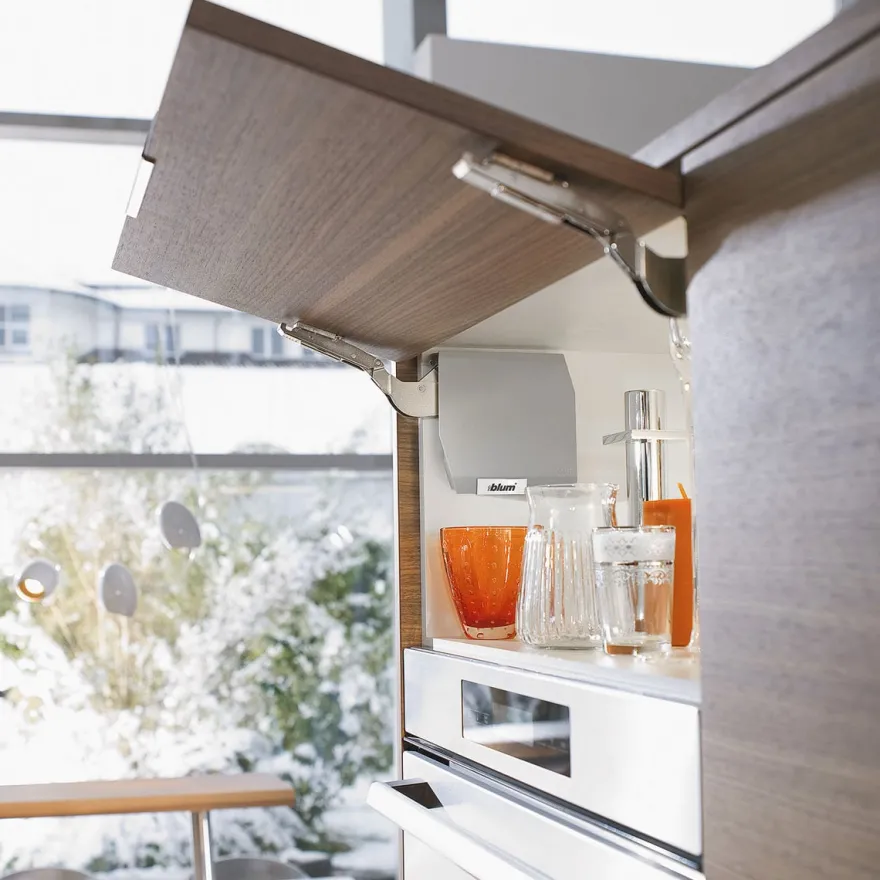 Aventos Blum HK-S Compás ascendente para puertas abatibles reducidas