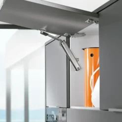 Aventos Blum HK-XS para puertas abatibles ascendentes de profundidad reducida