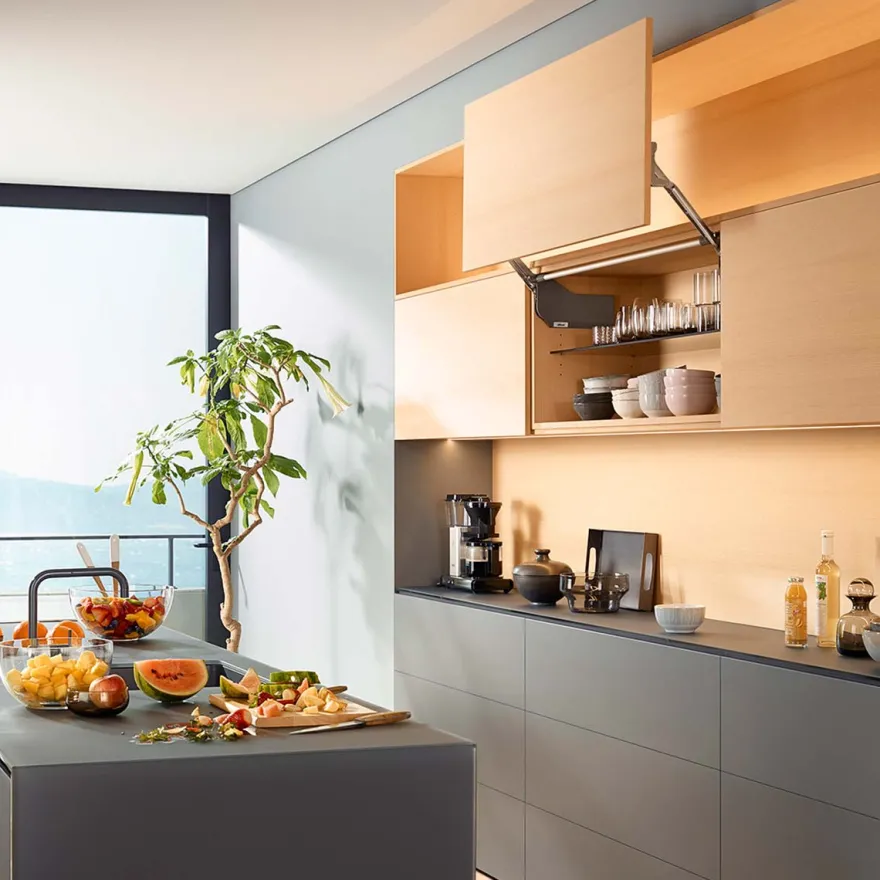 Aventos HL Blum para puertas paralelas abatibles de apertura ascendente