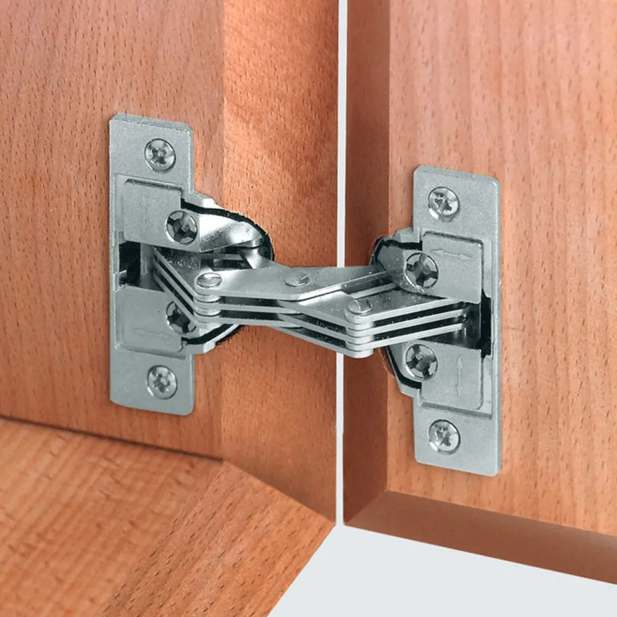 Bisagra de doble cazoleta 135º para puertas de gran desplazamiento con doble inglete