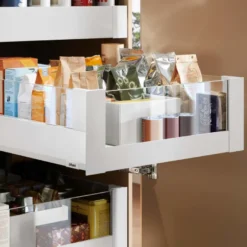 Blum MERIVOBOX – Perfil metálico M para cacerolero interior con lateral y tirador de vidrio h=184 mm