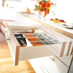 Blum TANDEM PLUS Blumotion- Guía por encastre de extracción total con cierre amortiguado