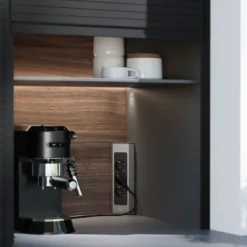 CASIA 2 - Regleta sobrepuesta ajustable para rincones con enchufes y USB