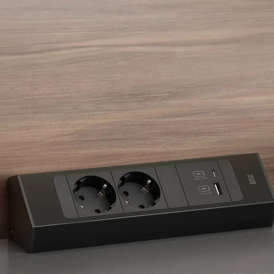 CASIA 2 - Regleta sobrepuesta ajustable para rincones con enchufes y USB