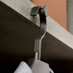 Colgador de perchas extraíble, para embutir y retráctil