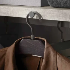 Colgador de perchas extraíble, para embutir y retráctil