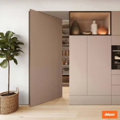 COMPACT OPTIBLUM - Bisagra de cierre automático para marco frontal estrecho y grandes cargas