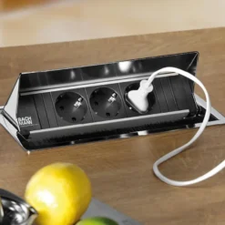 CONI - Módulo encastrable abatible con tomas TT y USB