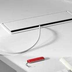 CONI - Módulo encastrable abatible con tomas TT y USB