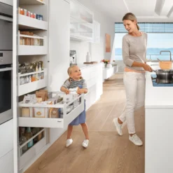 Despensero Blum SPACE TOWER - Jgo. de 5 cajones interiores Tandembox Antaro con cierre decelerante