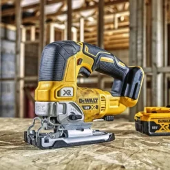 DEWALT DCS334NT-XJ - Sierra de calar sin escobillas XR 18V. Sin batería/cargador. Con Maletín TSTAK II.