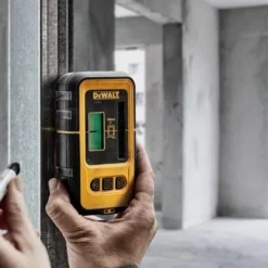 Dewalt DE0892G-XJ - Detector de líneas láser verde 50 m.
