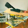 DEWALT D27112 - Ingletadora telescópica con mesa superior y banco de trabajo (1600W)