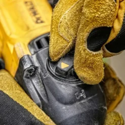 DEWALT D25033K-QS - Martillo ligero combinado (710W)