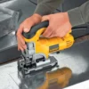 DEWALT DW331K-QS - Sierra de calar de empuñadura cerrada (701W)
