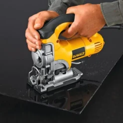 DEWALT DW331K-QS - Sierra de calar de empuñadura cerrada (701W)