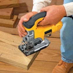 DEWALT DW331K-QS - Sierra de calar de empuñadura cerrada (701W)
