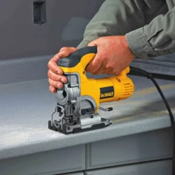 DEWALT DW331K-QS - Sierra de calar de empuñadura cerrada (701W)
