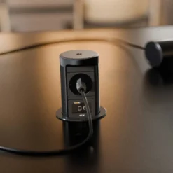 ELEVATOR 2 - Torre telescópica reducida con tomas de alimentación TT + USB C