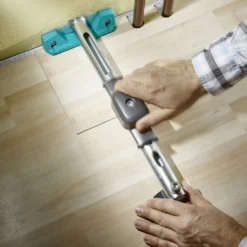 Escoplo de alineación para suelo laminado con sistema de amartillado integrado