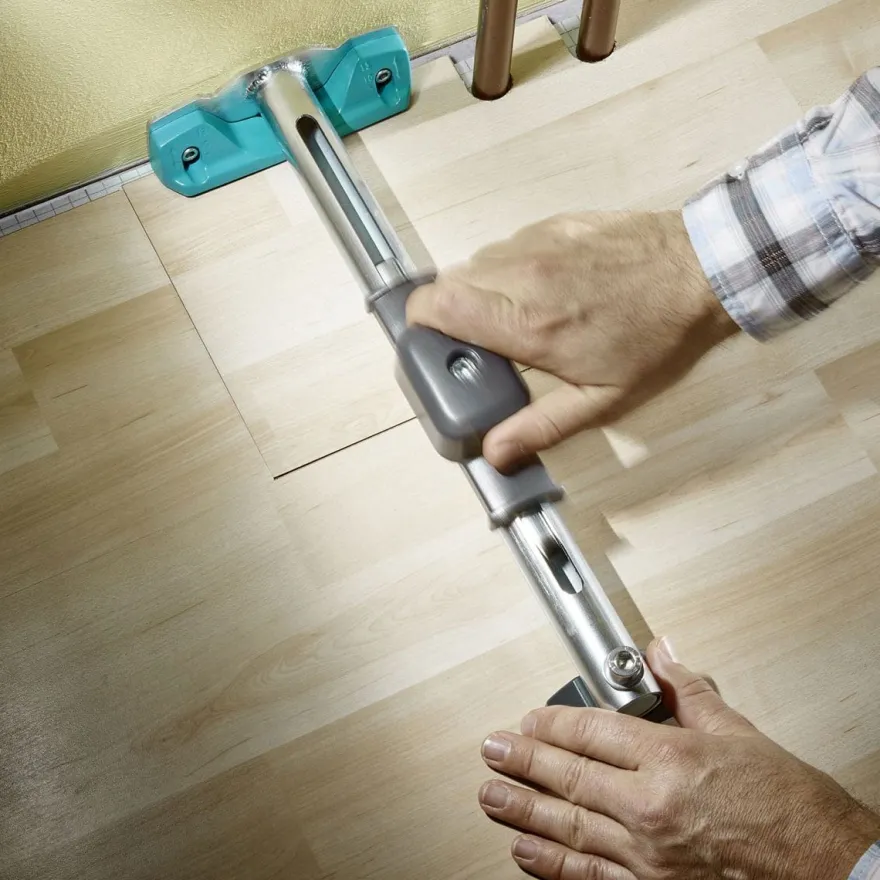 Escoplo de alineación para suelo laminado con sistema de amartillado integrado