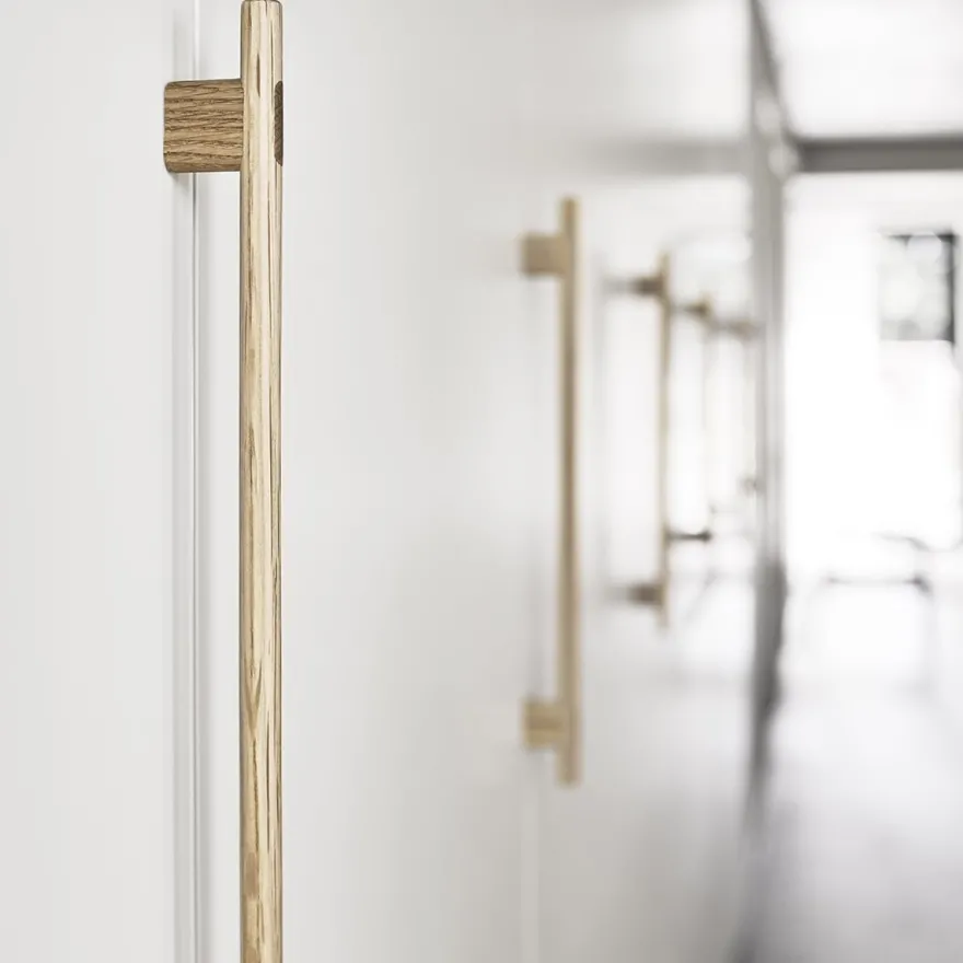 JOIN - Tiradores de madera y estilo minimalista