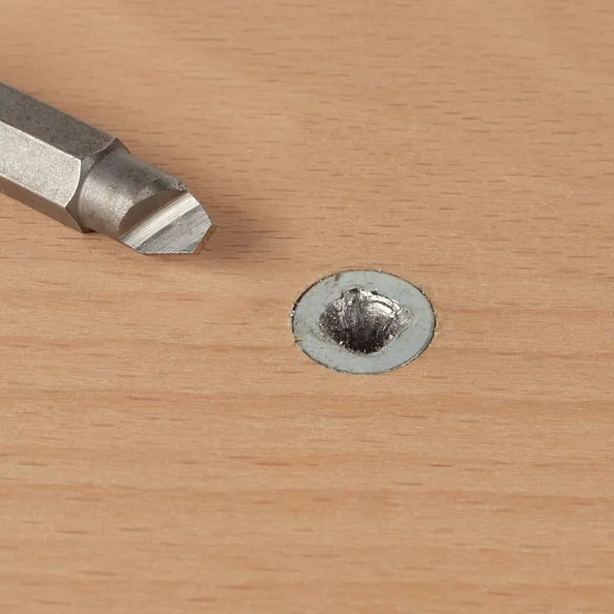 Juego de puntas para extracción de tornillos defectuosos