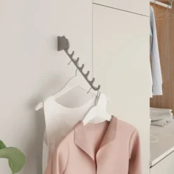 Línea CHIC – Colgador abatible