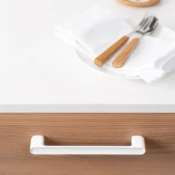 LUV - Elegante gama de tiradores de forma cóncava