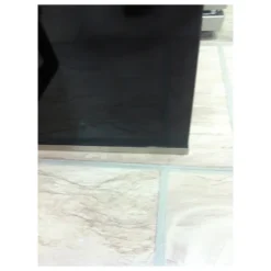 Perfil protector para los costados de tablero de madera