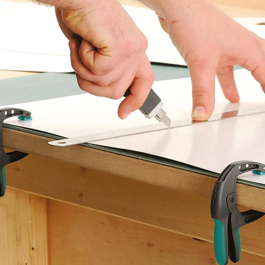 Pinza con resorte móvil ergonómico FZH