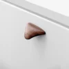 Pomo tringular de madera enroscada MANTA