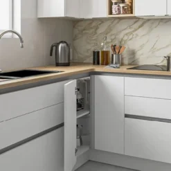 RINCOMATIC BASIC 40 - Perfil decorativo para puertas independientes de mueble rincón