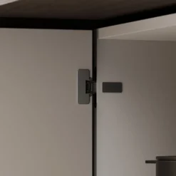 Salice CONECTA – Bisagra oculta para instalar en puerta de madera