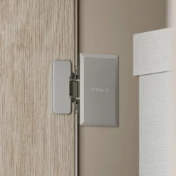 Salice CONECTA – Bisagra oculta para instalar en puerta de madera