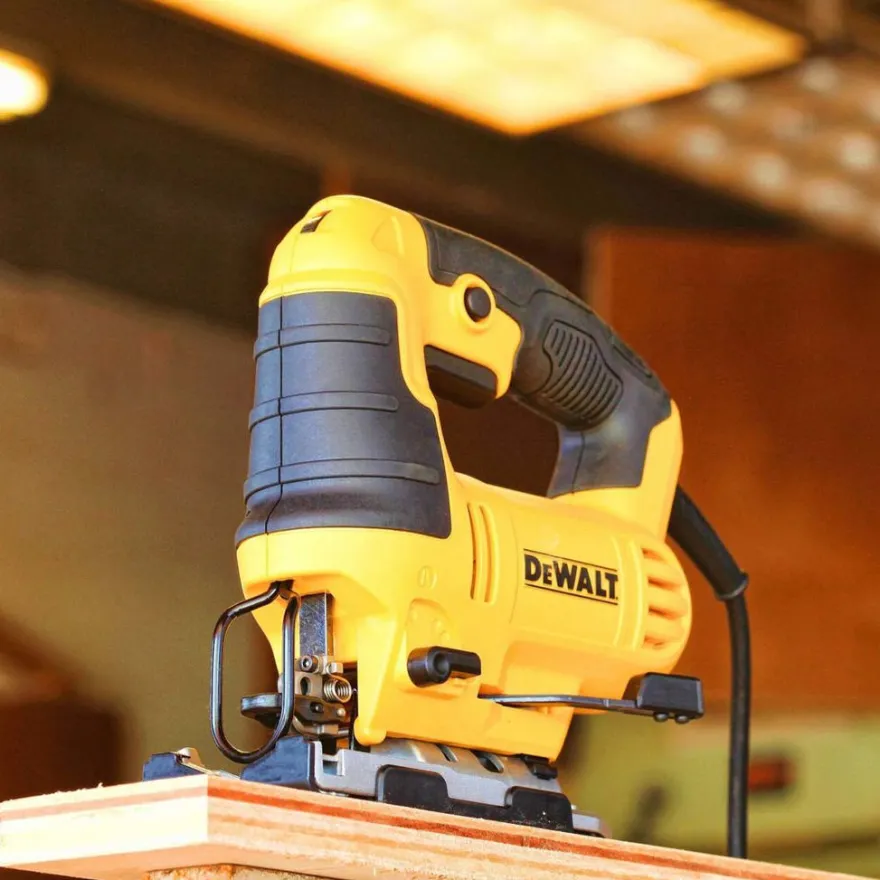Sierra de calar DeWalt DWE349‑QS 650W de puño cerrado