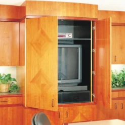 Sincronizador de guías para muebles con puertas escamoteables