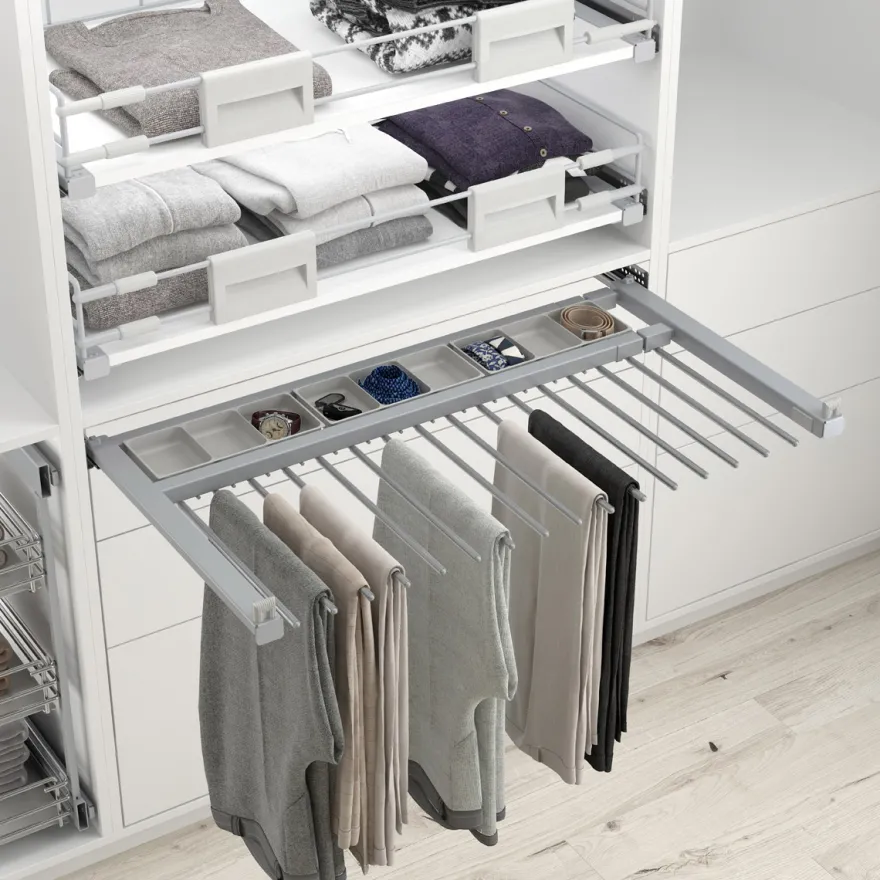 Soporte pantalonero Cromo Mate extraíble de fijación lateral con bandeja para accesorios