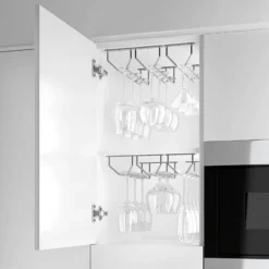 Soporte para las copas en el interior del armario