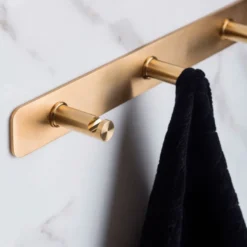STOUT WC - Percha triple con placa