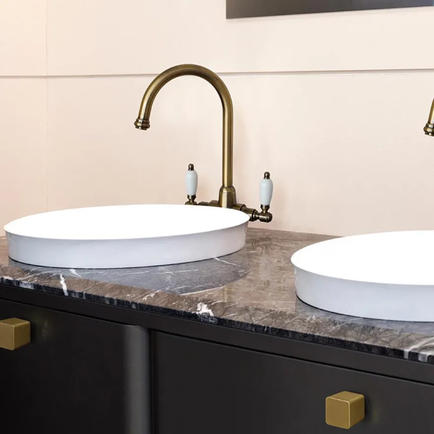 TAKESHI - Pomo cuadrado de canto redondeado