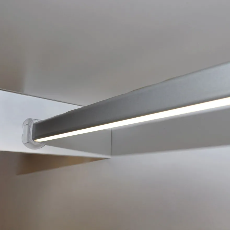 WARDROBE - Barra colgador con iluminación por activación por movimiento a 24V.