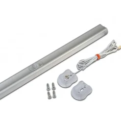 WARDROBE - Barra colgador con iluminación por activación por movimiento a 24V.